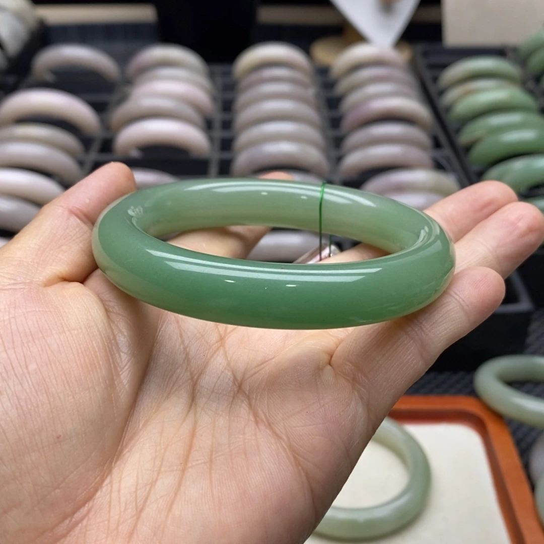 石英岩玉手镯未镶嵌