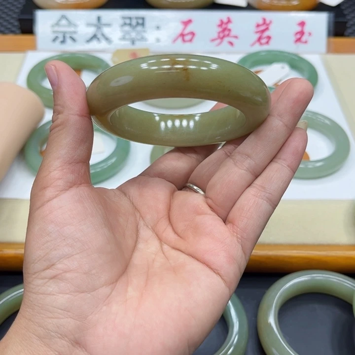 未镶嵌手镯石英质玉小*
