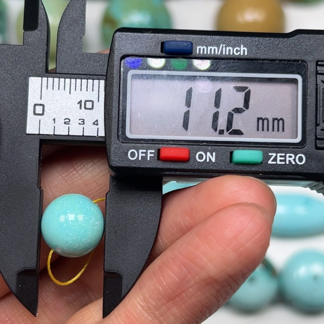 维***熊绿松石未镶嵌珠宝奇石