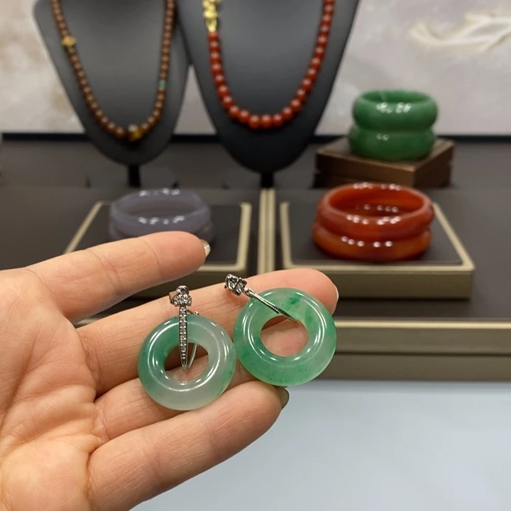 东陵石手镯未镶嵌