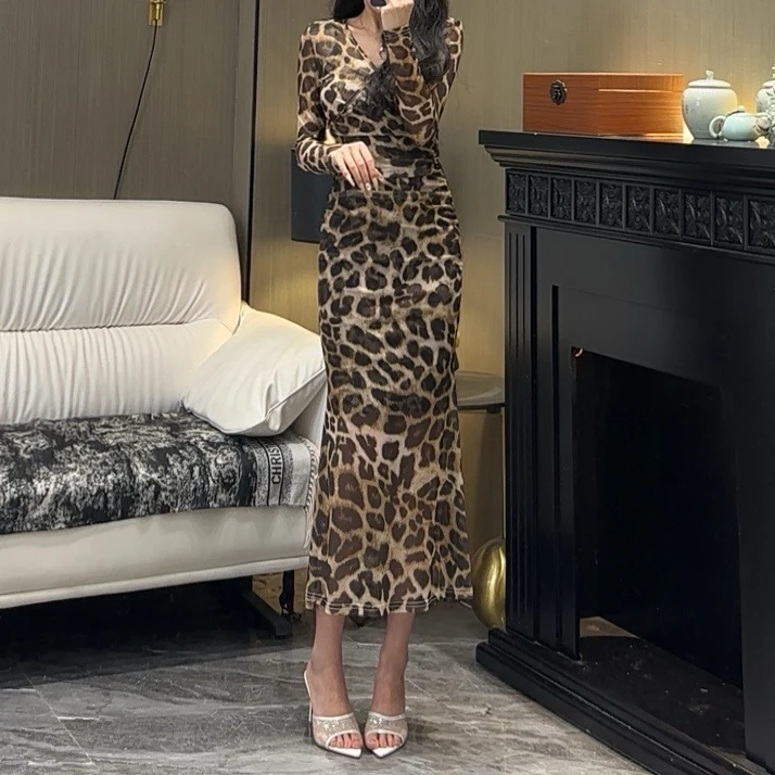 气质女人味轻奢V领长袖经典豹纹显瘦包身修身时尚百搭鱼尾连衣裙