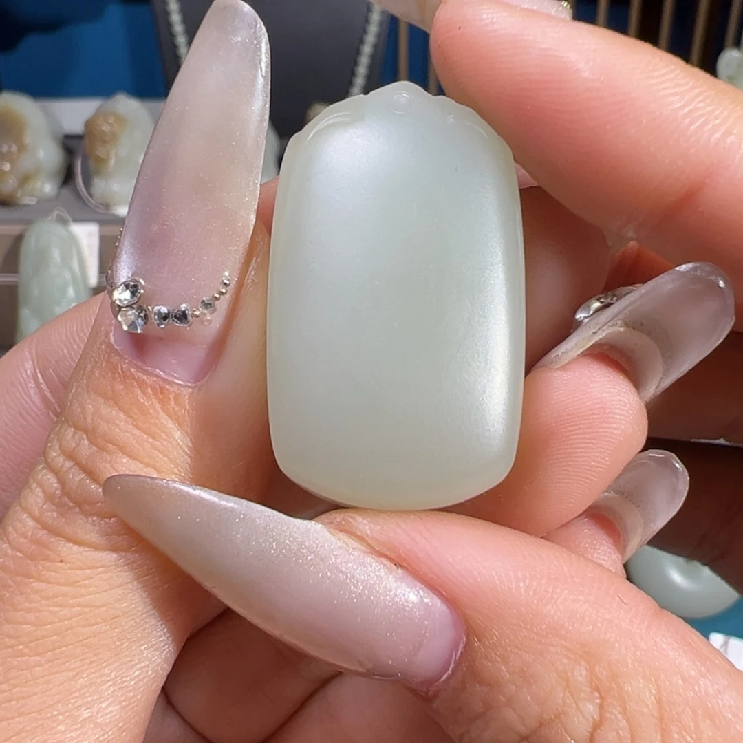 ****宝和田玉（糖玉）未镶嵌颈饰