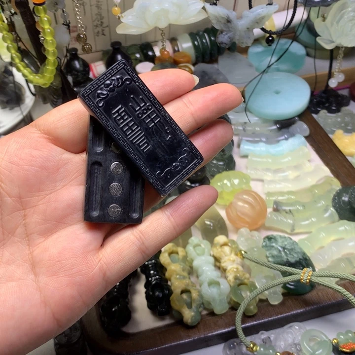 合金蛇纹石玉颈饰