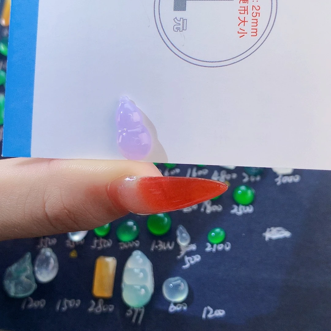 翡翠未镶嵌颈饰葫芦