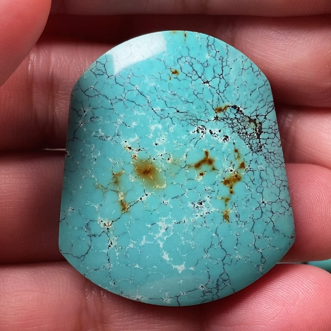 绿松石未镶嵌颈饰