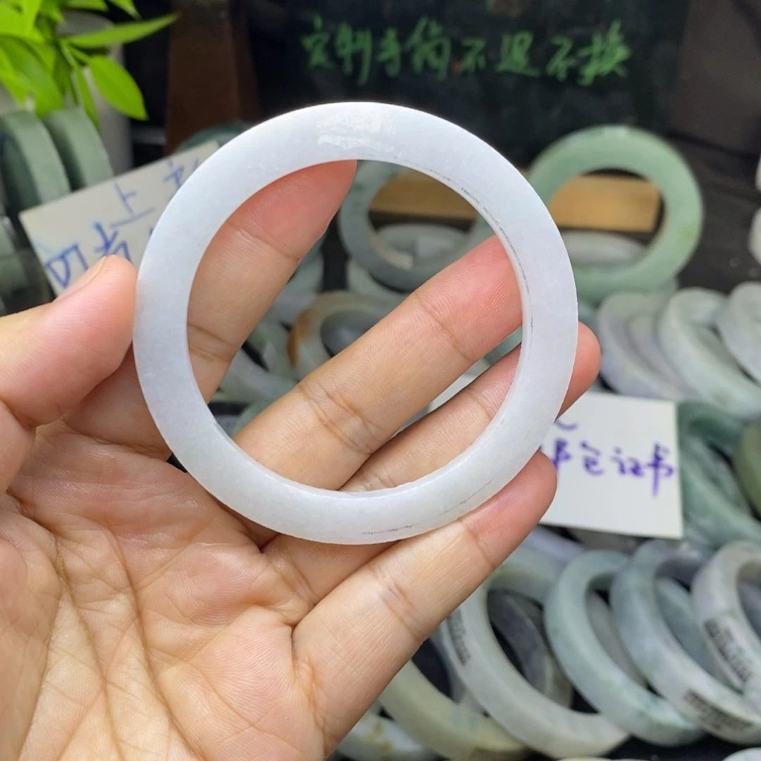 定制翡翠未镶嵌手镯