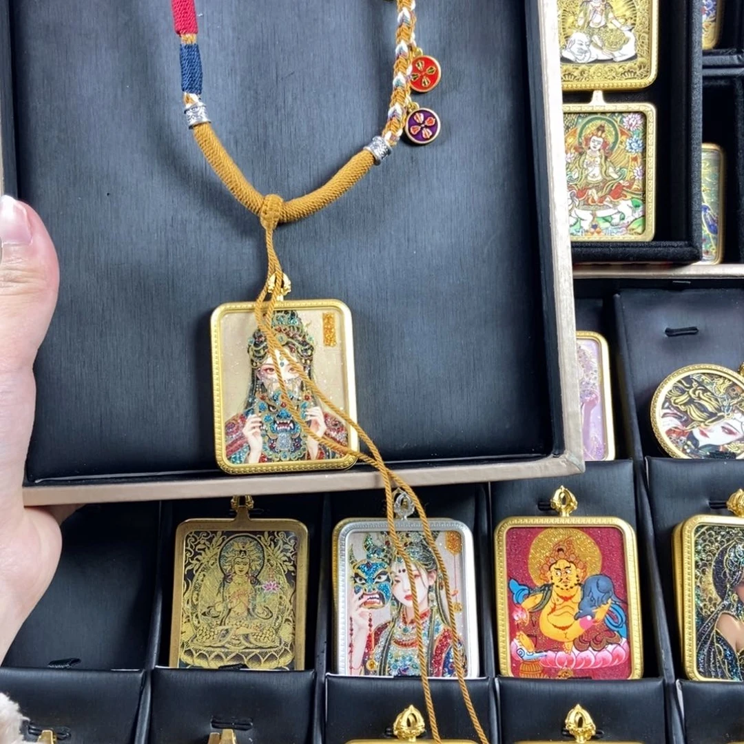 吊坠美丽的唐卡在这里结缘