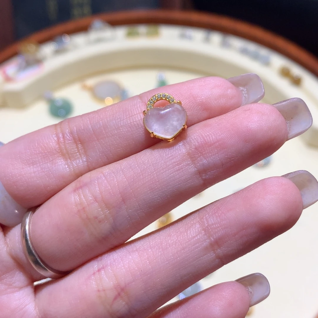 不***o翡翠未镶嵌颈饰路路通