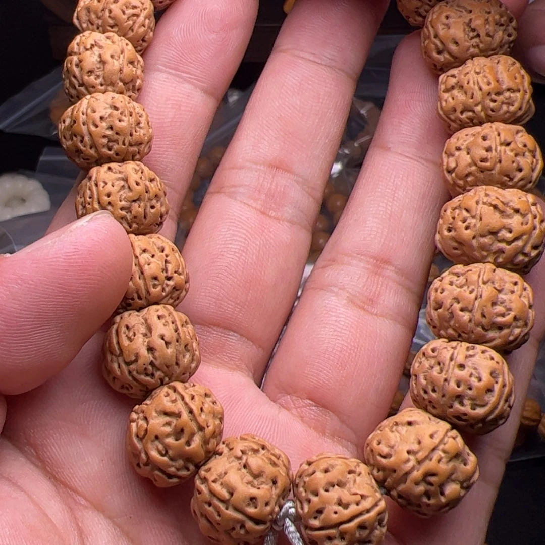 亮***洁猴头核桃吊坠考虑