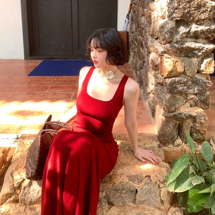 酒午 新款复古港风性感气质【云禧】法式U领连衣裙含30羊毛KLF4082