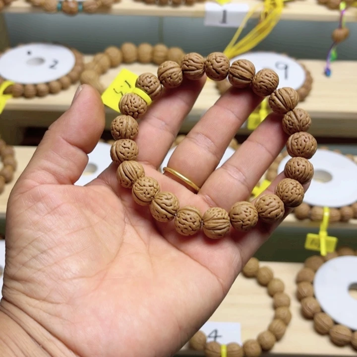 一***饽桃木桃核手串1.3的尺寸