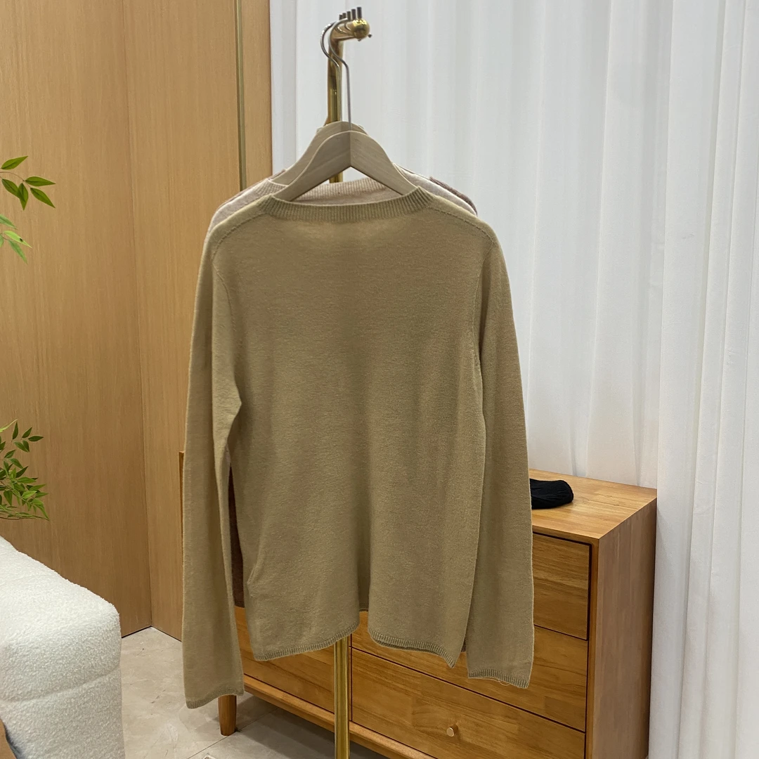 凯特丝蓓207#三色！一线成衣无缝小马刺绣经典圆领针织衫1-1145