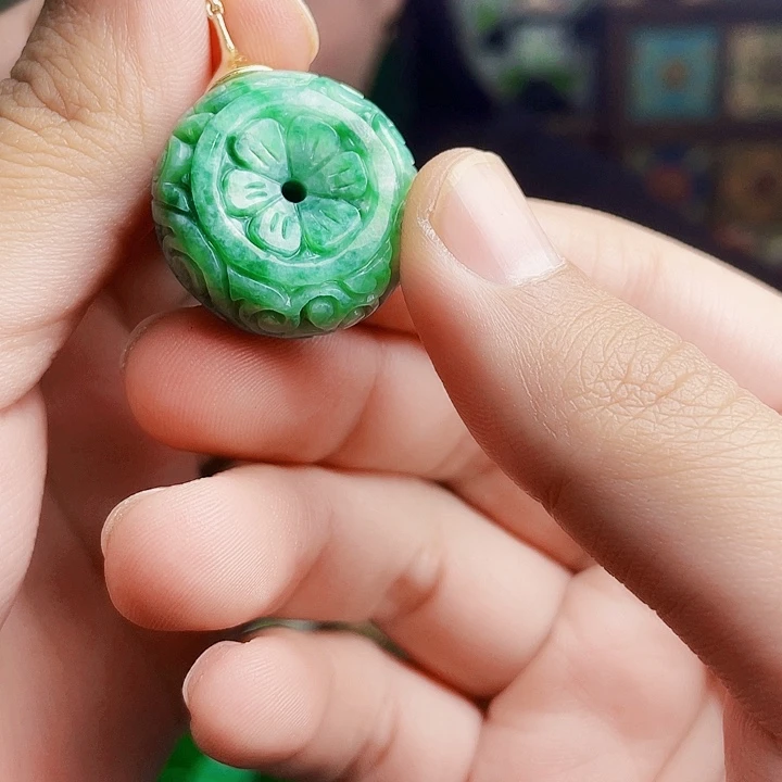 翡翠未镶嵌颈饰多样性