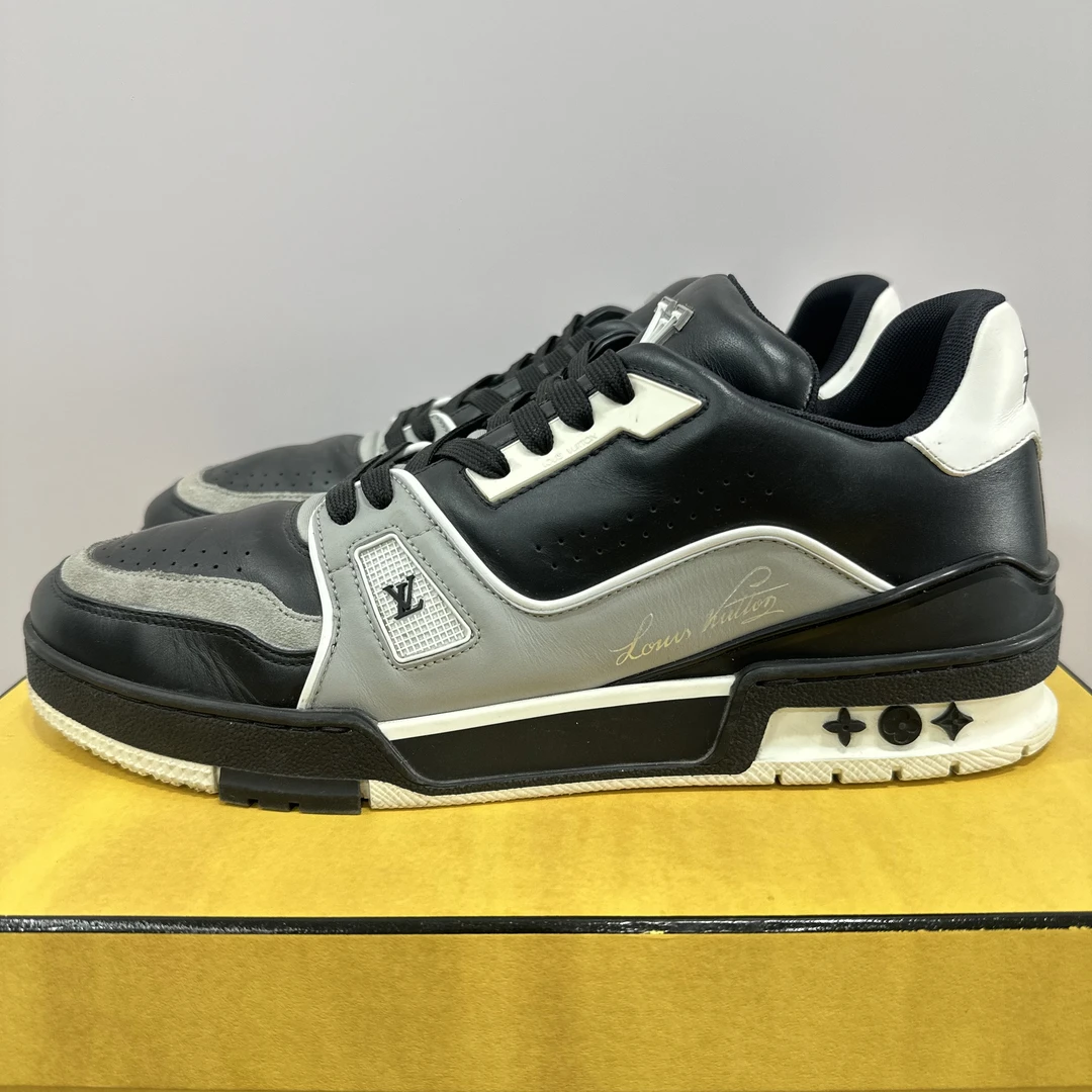 95新 LouisVuitton/路易威登 42码 trainer 黑灰 低帮板鞋F0056
