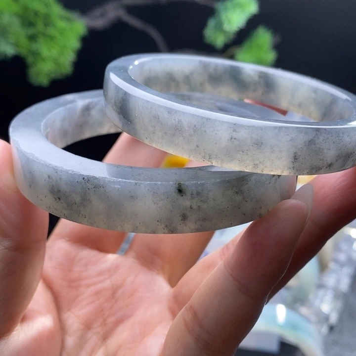 定制翡翠未镶嵌翡翠手镯