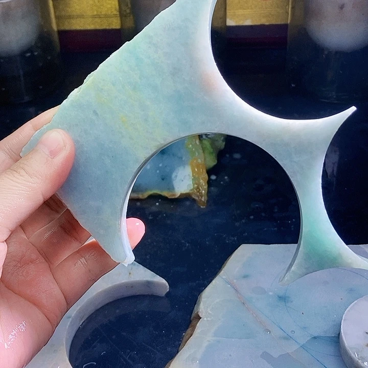 翡翠未镶嵌颈饰毛料5