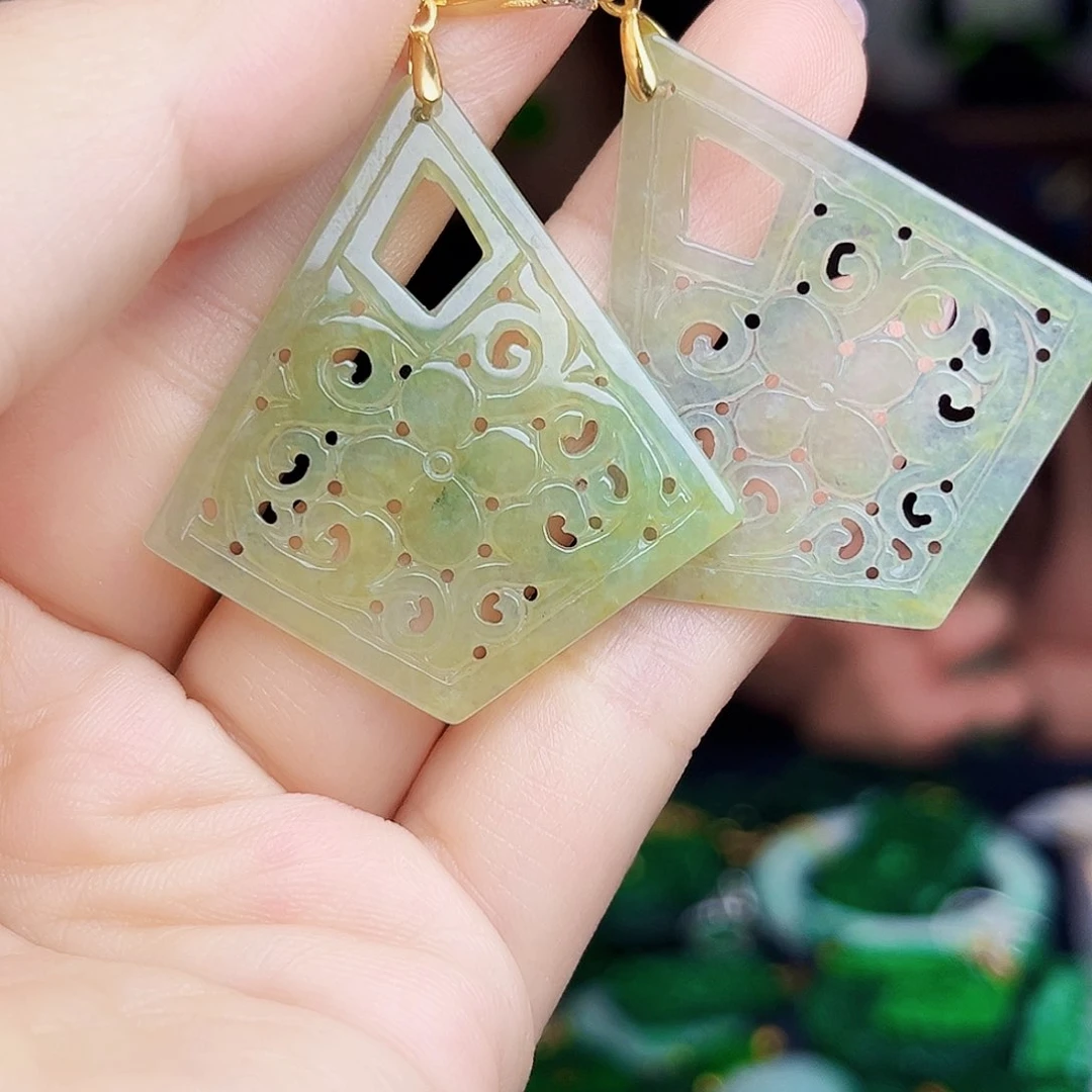 翡翠未镶嵌颈饰多样性