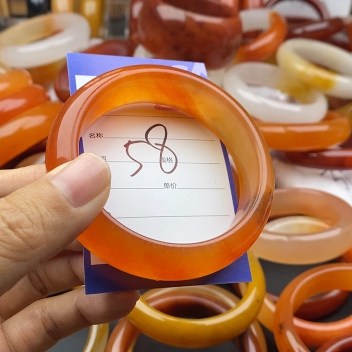 未镶嵌手镯石英质玉