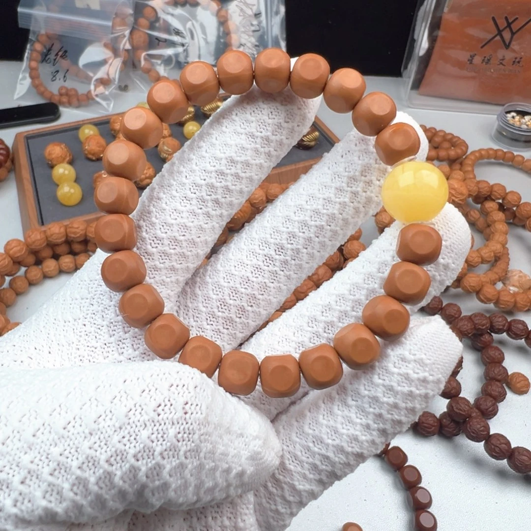 C***c吊坠猴头核桃六方