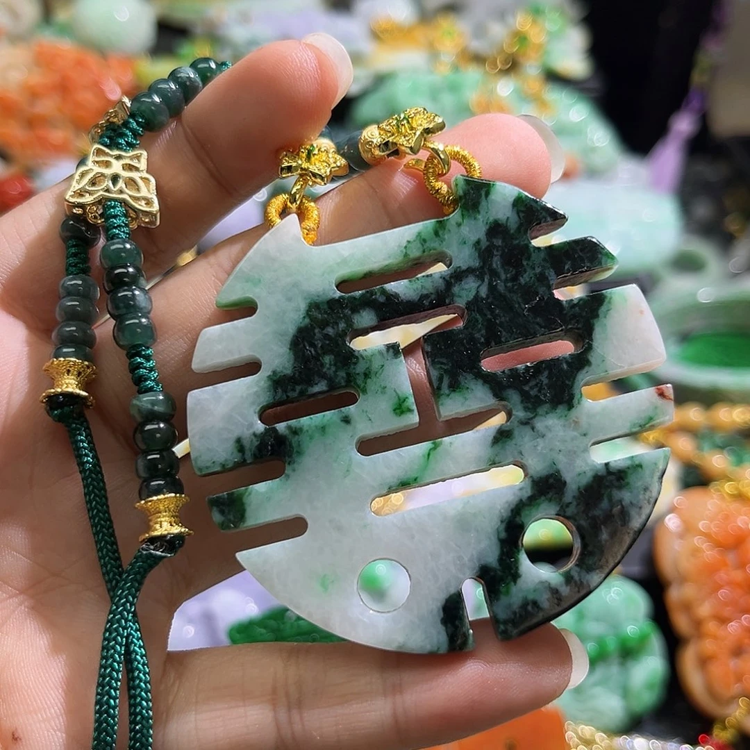 翡翠未镶嵌颈饰待编织