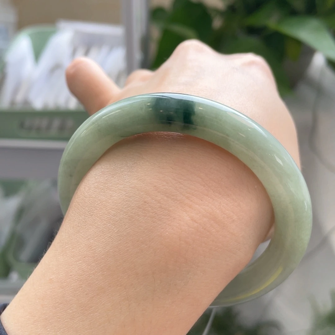 翡翠手镯未镶嵌手镯54.8