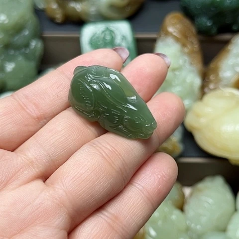 颈饰未镶嵌和田玉龍**神