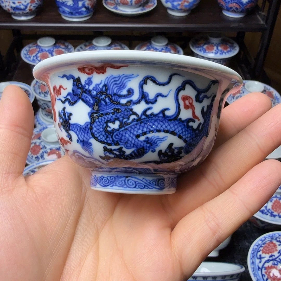 青花釉里红龙纹压手杯