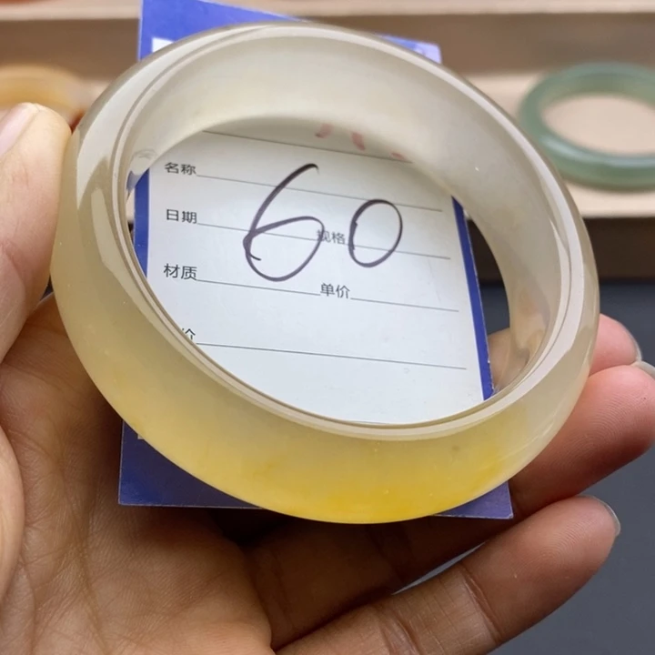 石英质玉未镶嵌手镯