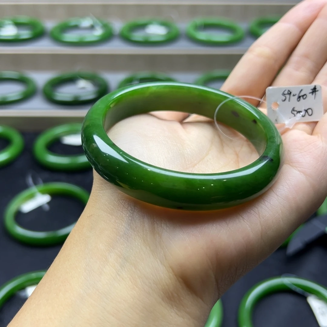 和田玉（碧玉）未镶嵌手镯碧玉高色浓底浓绿少许矿皮60.5