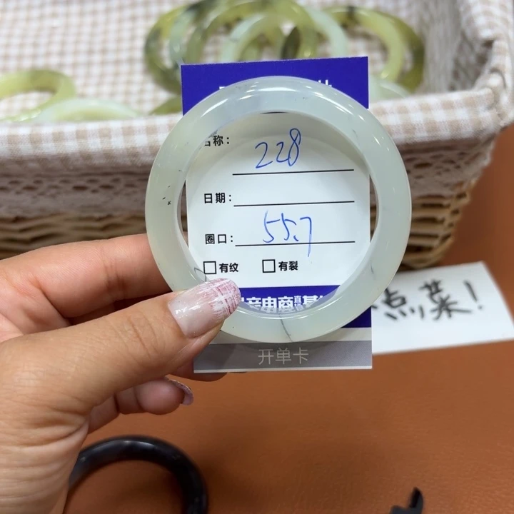 未镶嵌岫玉手镯天然