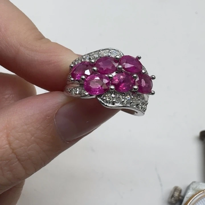 戒指红宝石未镶嵌