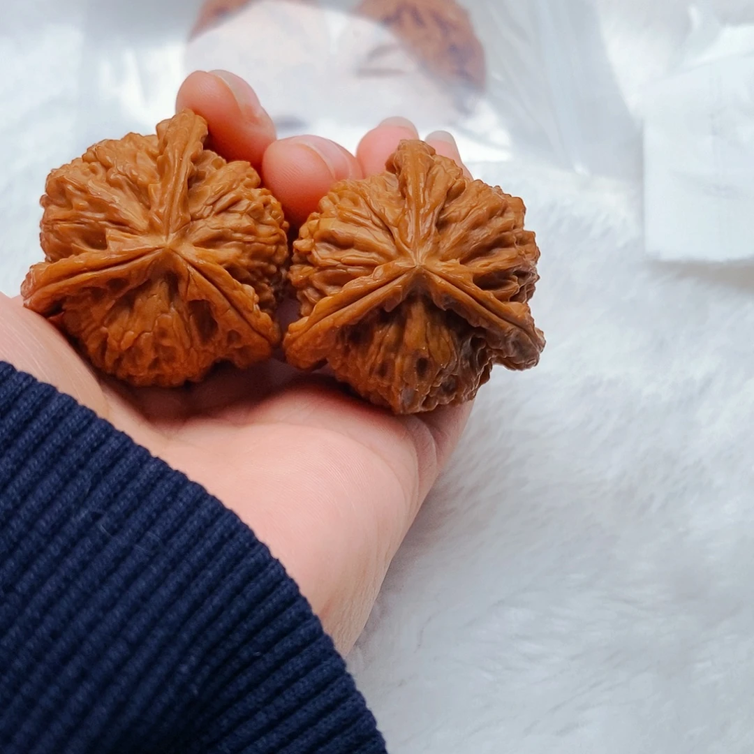 懒***结文玩核桃吊坠三棱