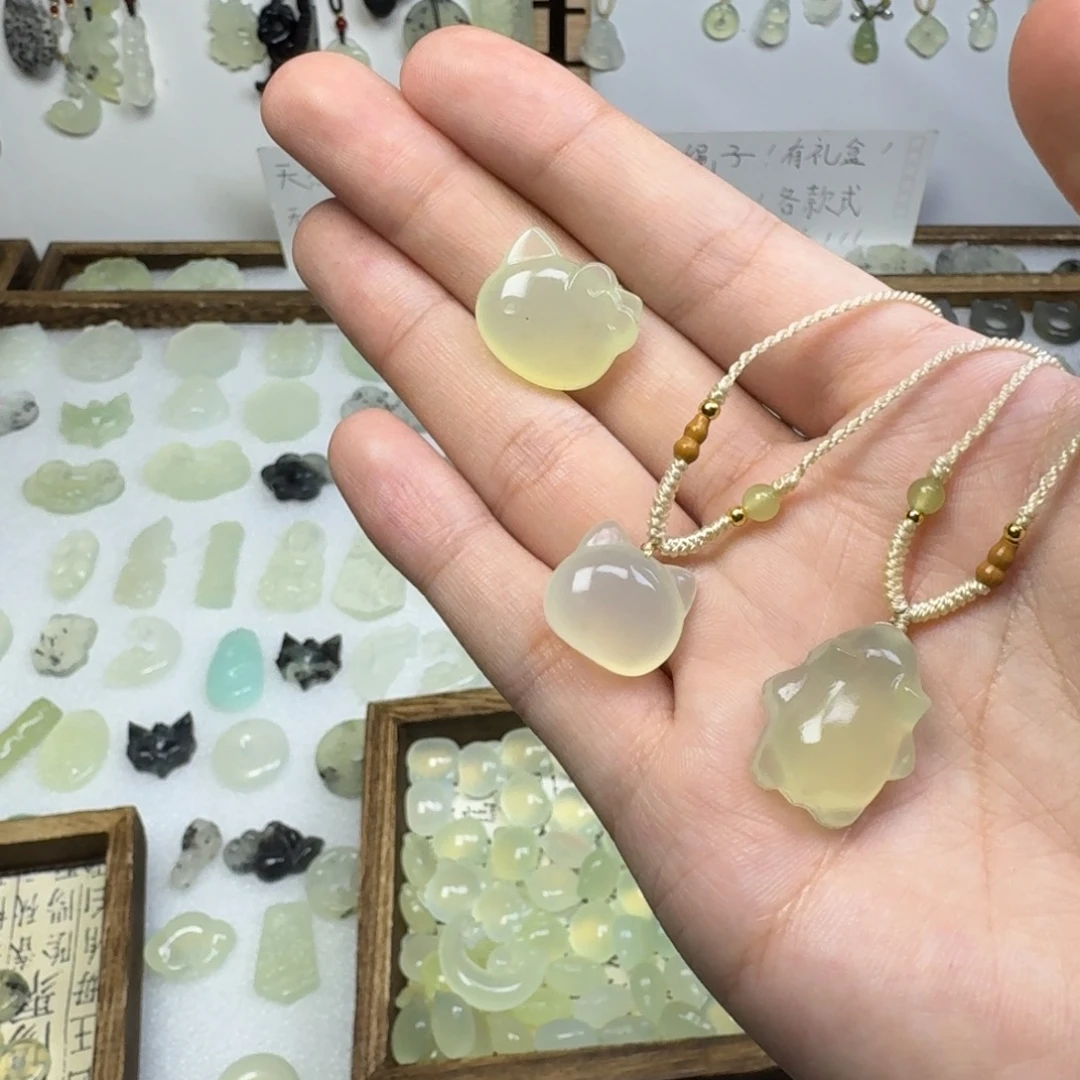芽***衣蛇纹石玉未镶嵌项链