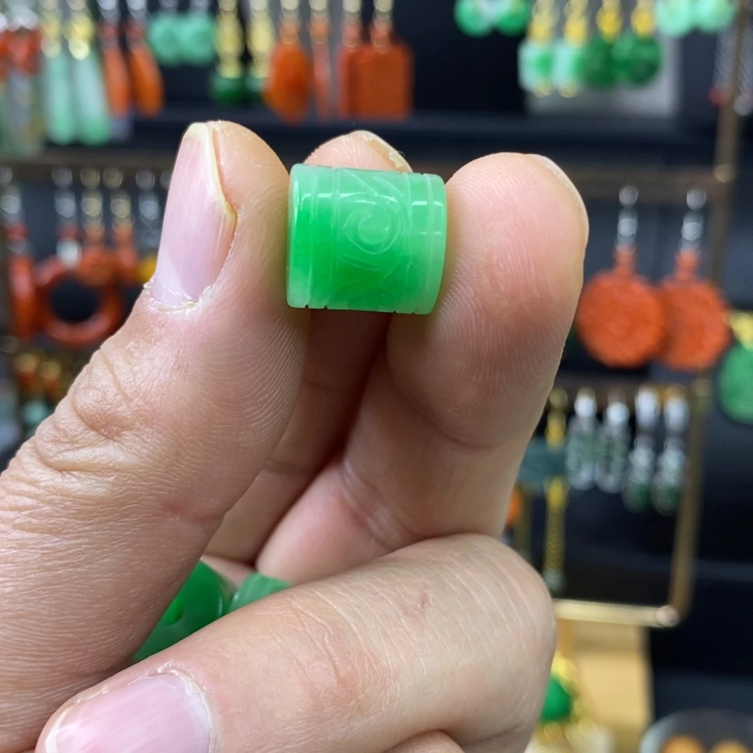 颈饰未镶嵌翡翠吊坠