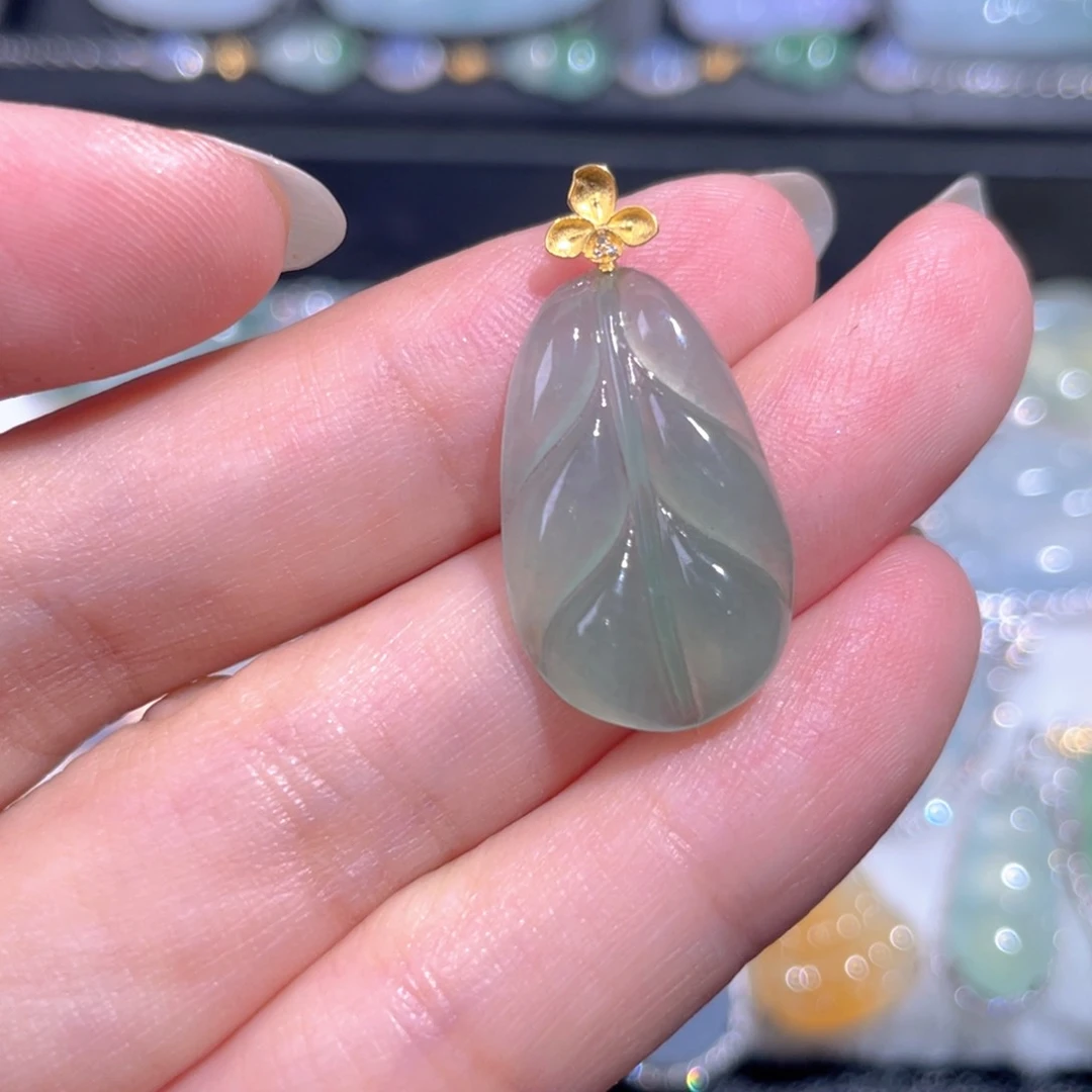 颈饰18K金镶嵌翡翠翡翠