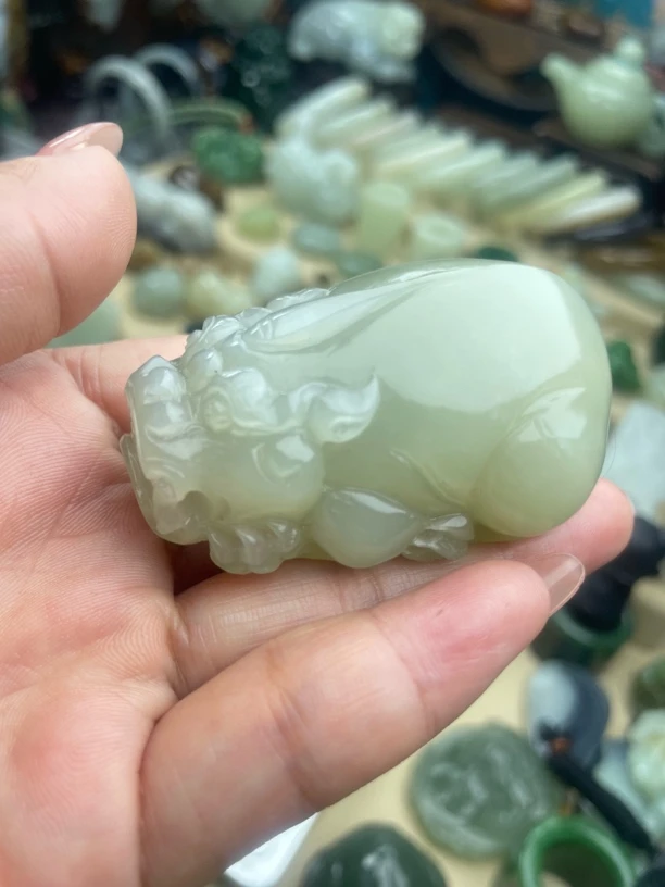 和田玉貔貅手把件