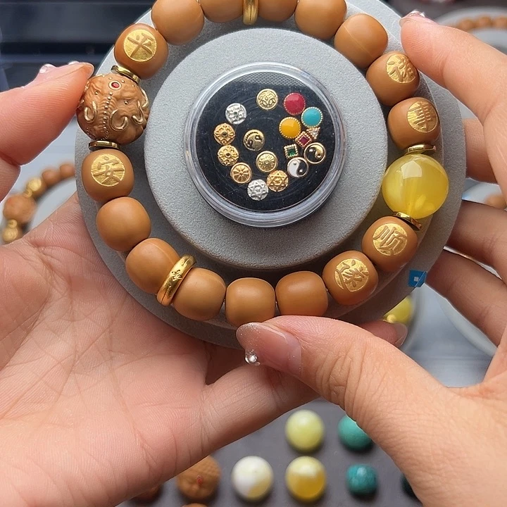 猴头核桃吊坠拿****人老型