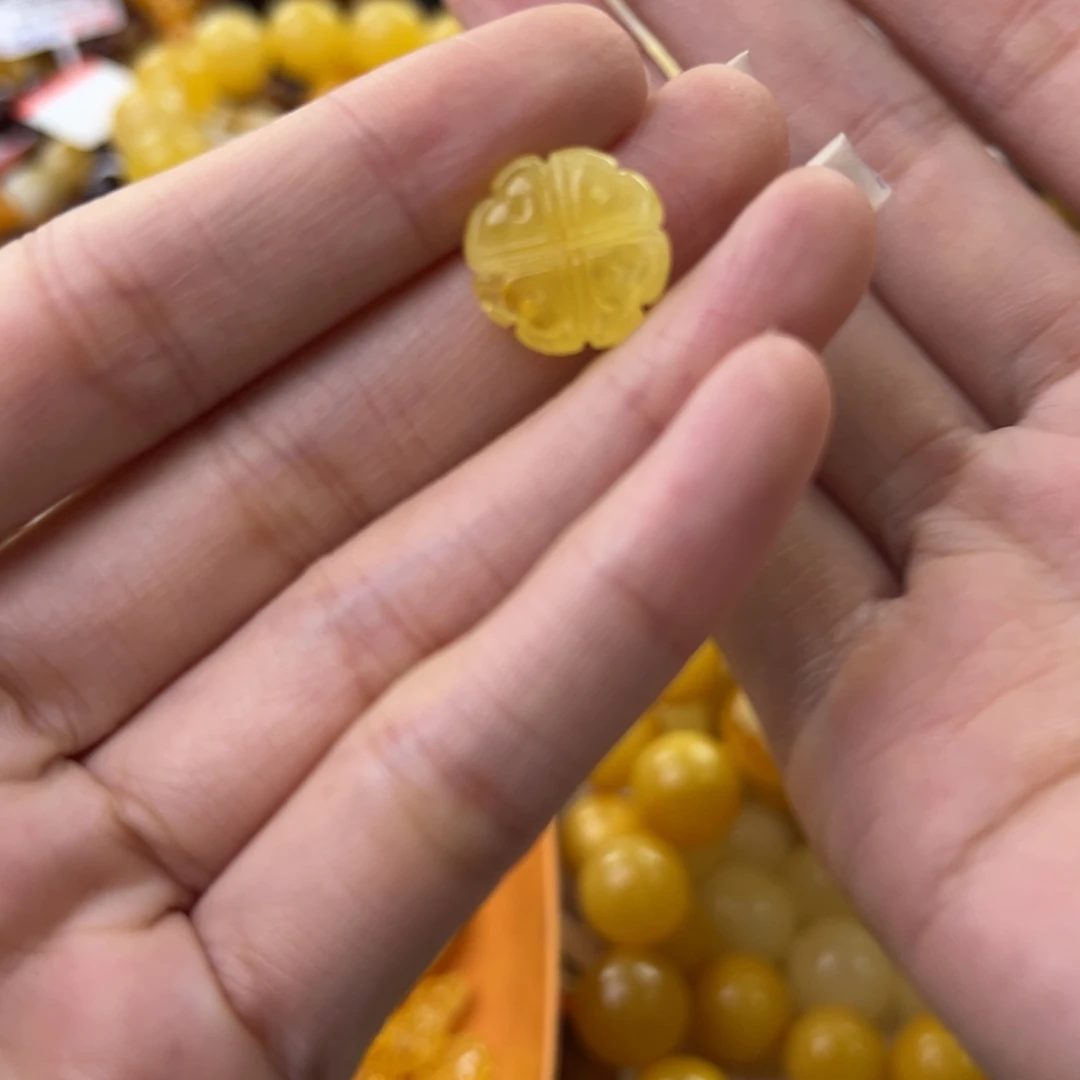 琥珀珠宝奇石未镶嵌