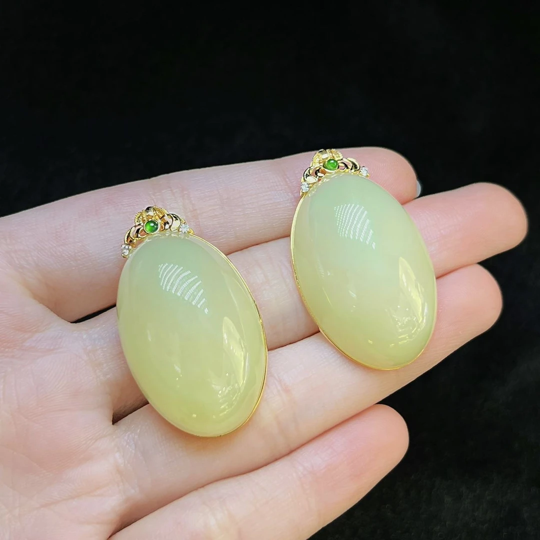 17 DS88976-18k金镶嵌和田玉吊坠-多样性发一件-31x21x10mm（JG）