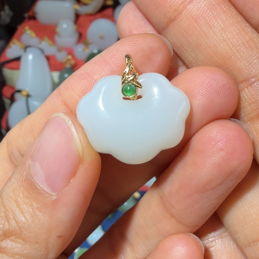 和田玉18K金镶嵌颈饰