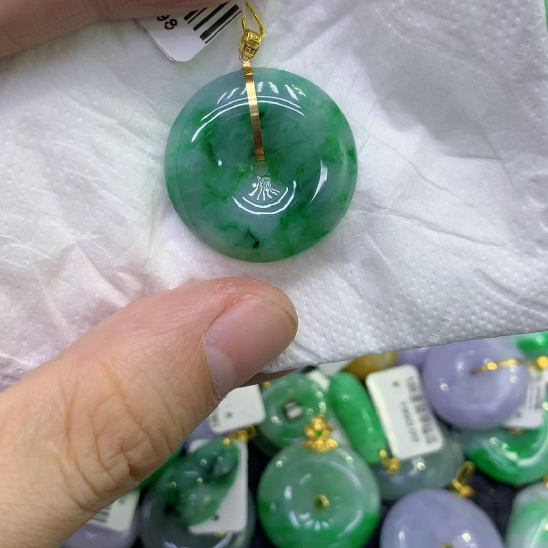 颈饰18K金镶嵌翡翠