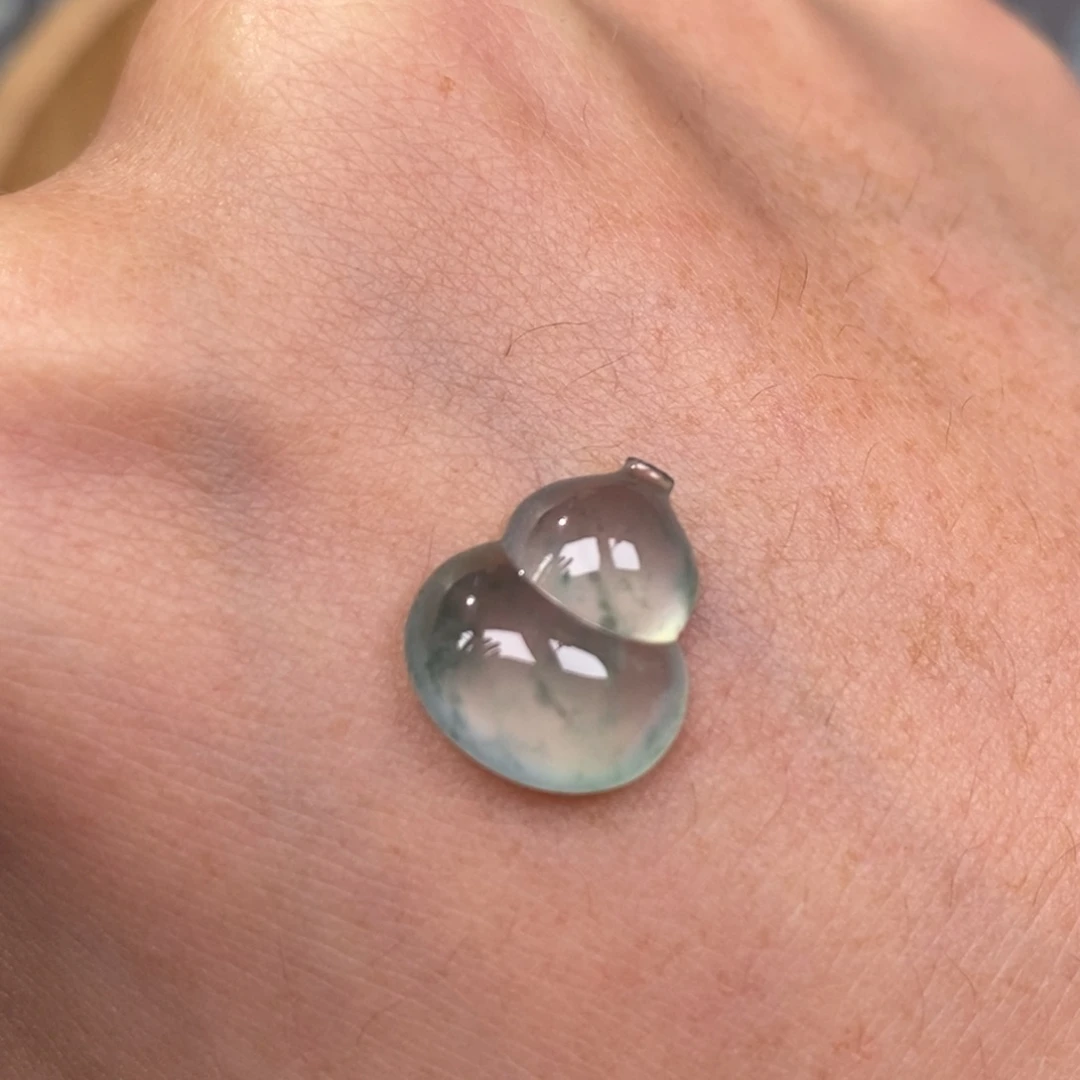 翡翠未镶嵌颈饰葫芦