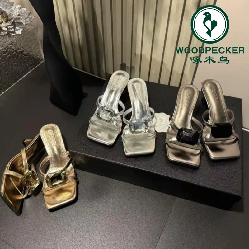 啄木鸟2025夏季新款大水钻小众设计款外穿猫跟方头休闲爆款凉拖鞋