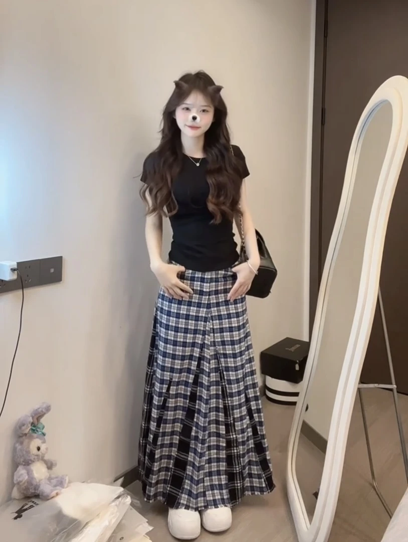 2025夏季新款质感通勤正肩修身T恤+显瘦毛边拼接格纹半身裙两件套