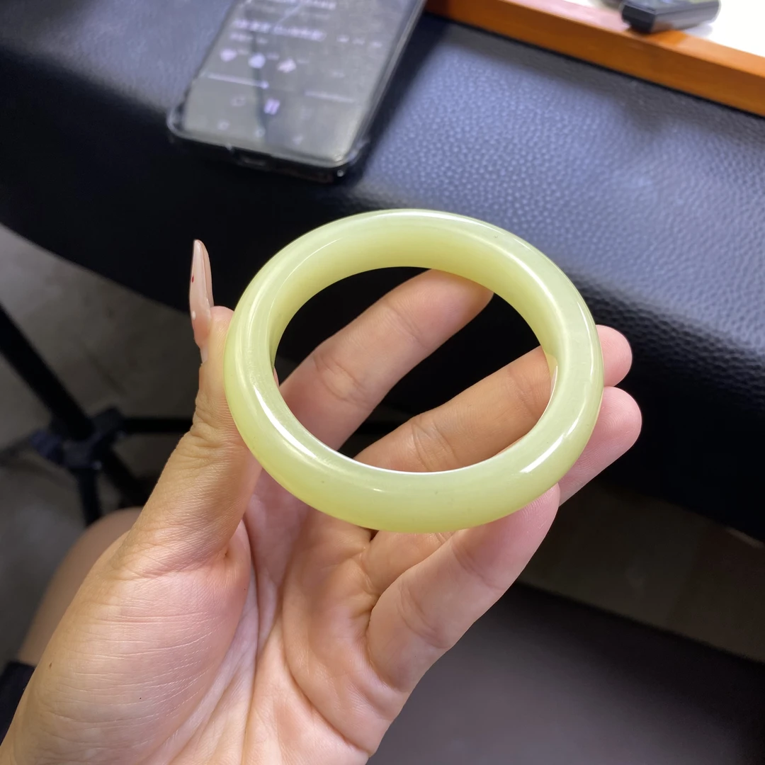 精品和田玉新疆若羌黄口柠檬黄手镯