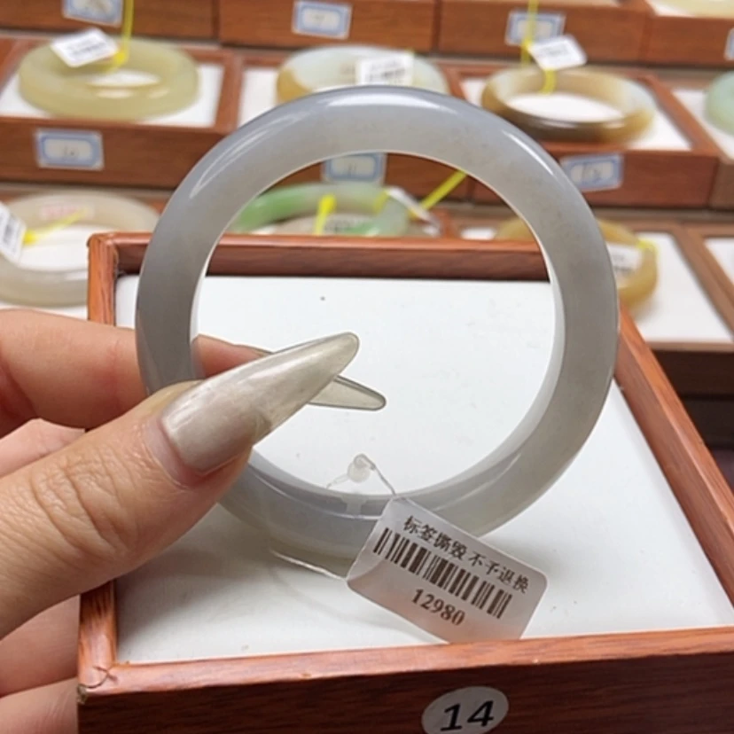 【闪购商品】和田玉手镯未镶嵌51