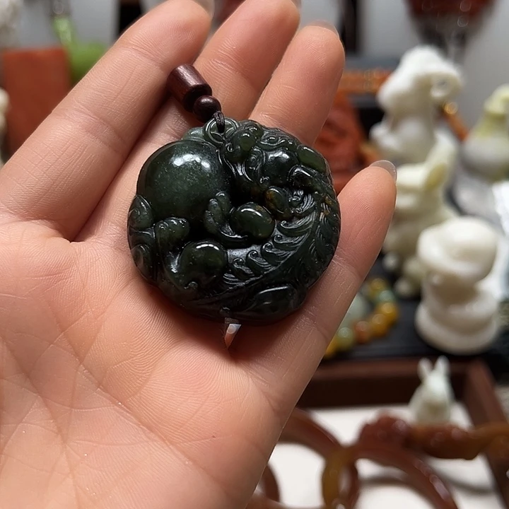 蛇纹石玉吊坠未镶嵌