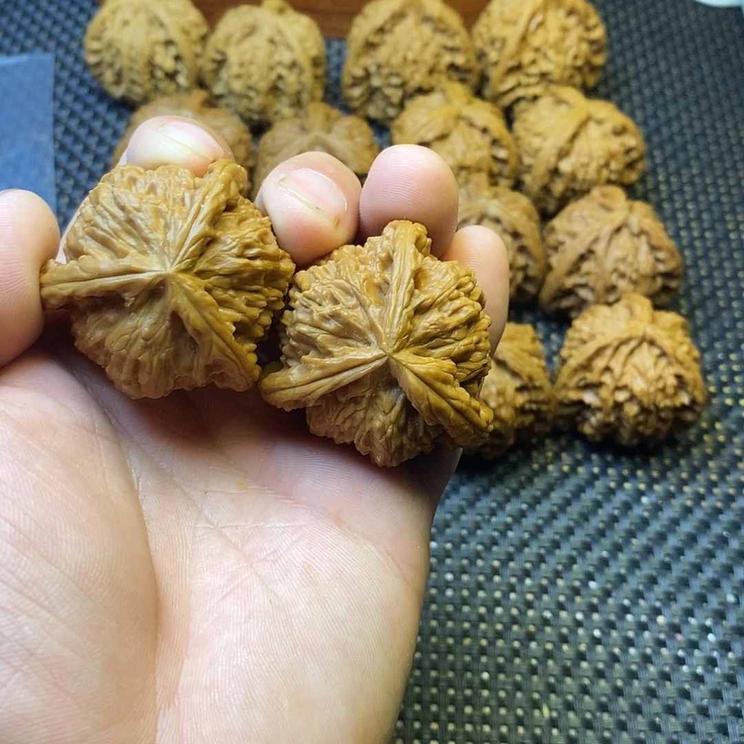 鱼****文玩核桃吊坠文玩核桃盒三棱炸炸炸炸炸