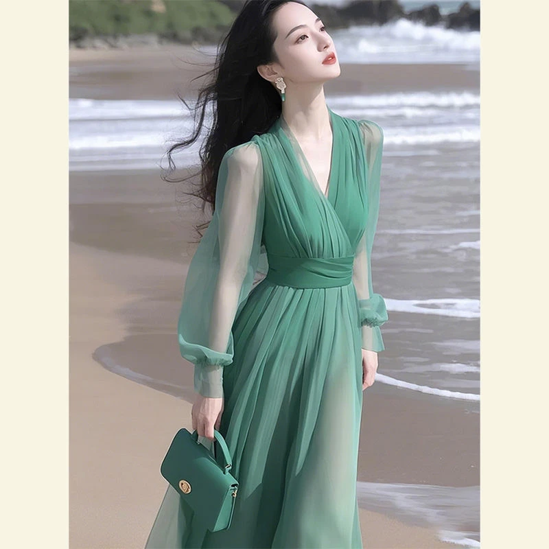 2025春季新款多巴胺绝美长裙法式气质收腰海边度假绿色雪纺连衣裙