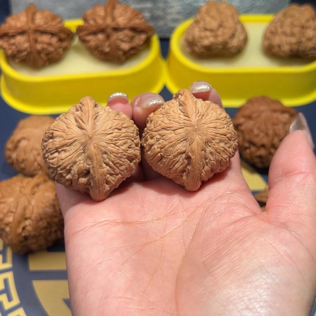 文玩核桃把件泥鳅背40全品